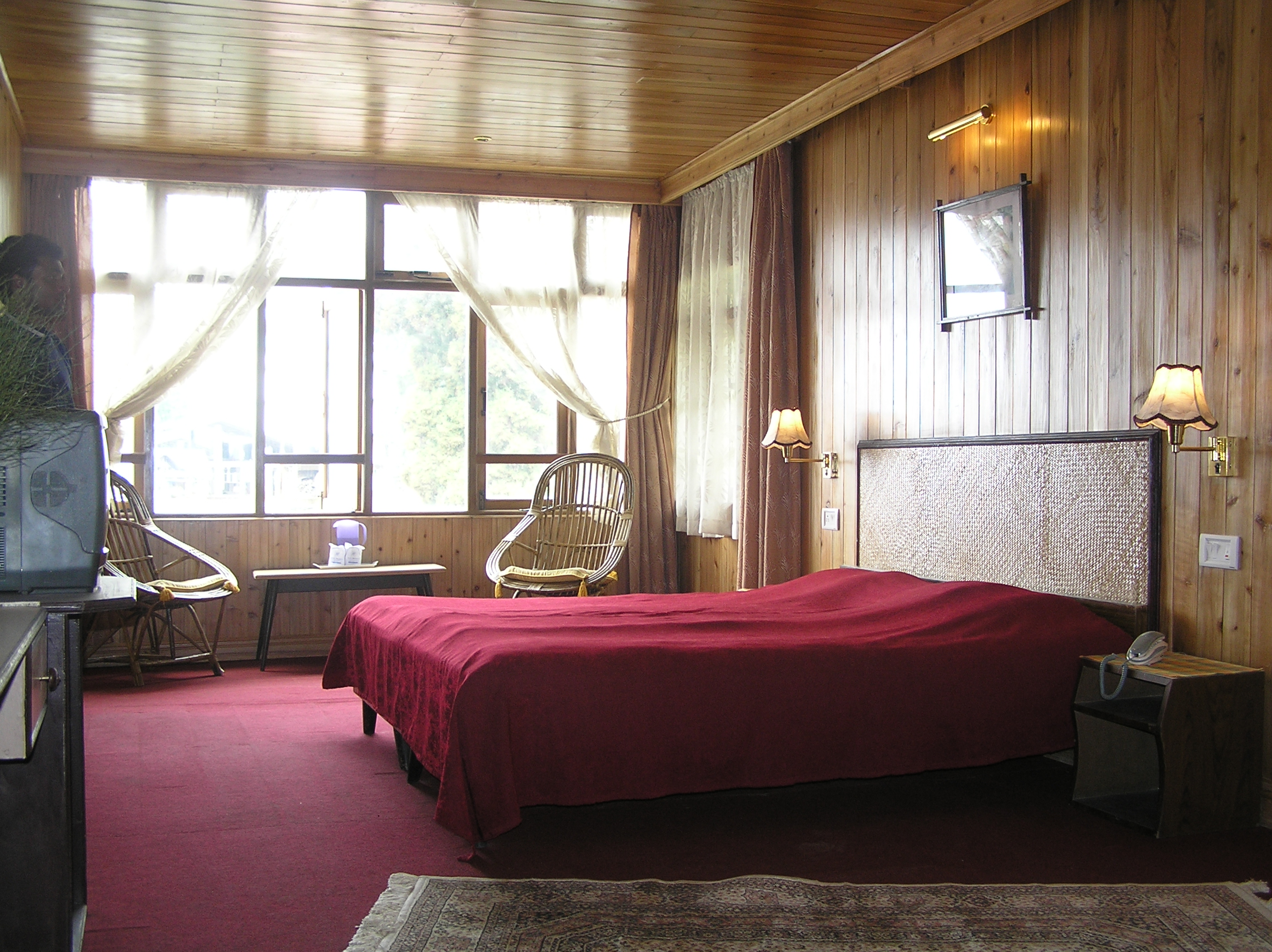 roomh1.jpg